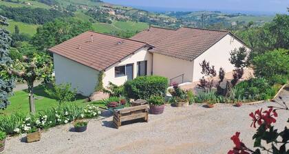Country house located in a charming little village in Southern Burgundy