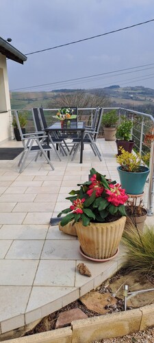 Maison de campagne située dans un charmant petit village de la Bourgogne du Sud