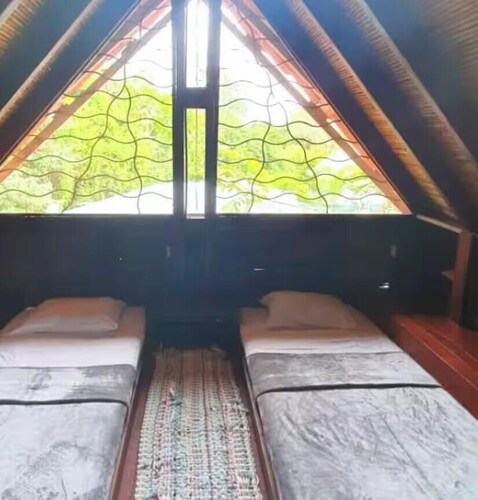 Iguana - Poolside Cabin