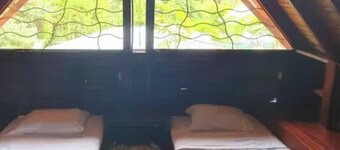Iguana - Poolside Cabin