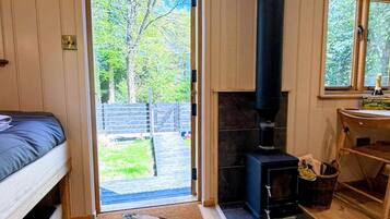 1 bedroom, WiFi (free), bed sheets