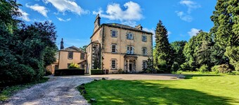 Luxury Shepherd Hut with Outdoor Bath Near Stirling