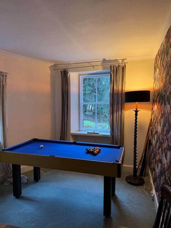 A pool table with balls, a lamp, and a window with curtains. - Scottish Estate Getaway at Powis House Estate (Stirling)