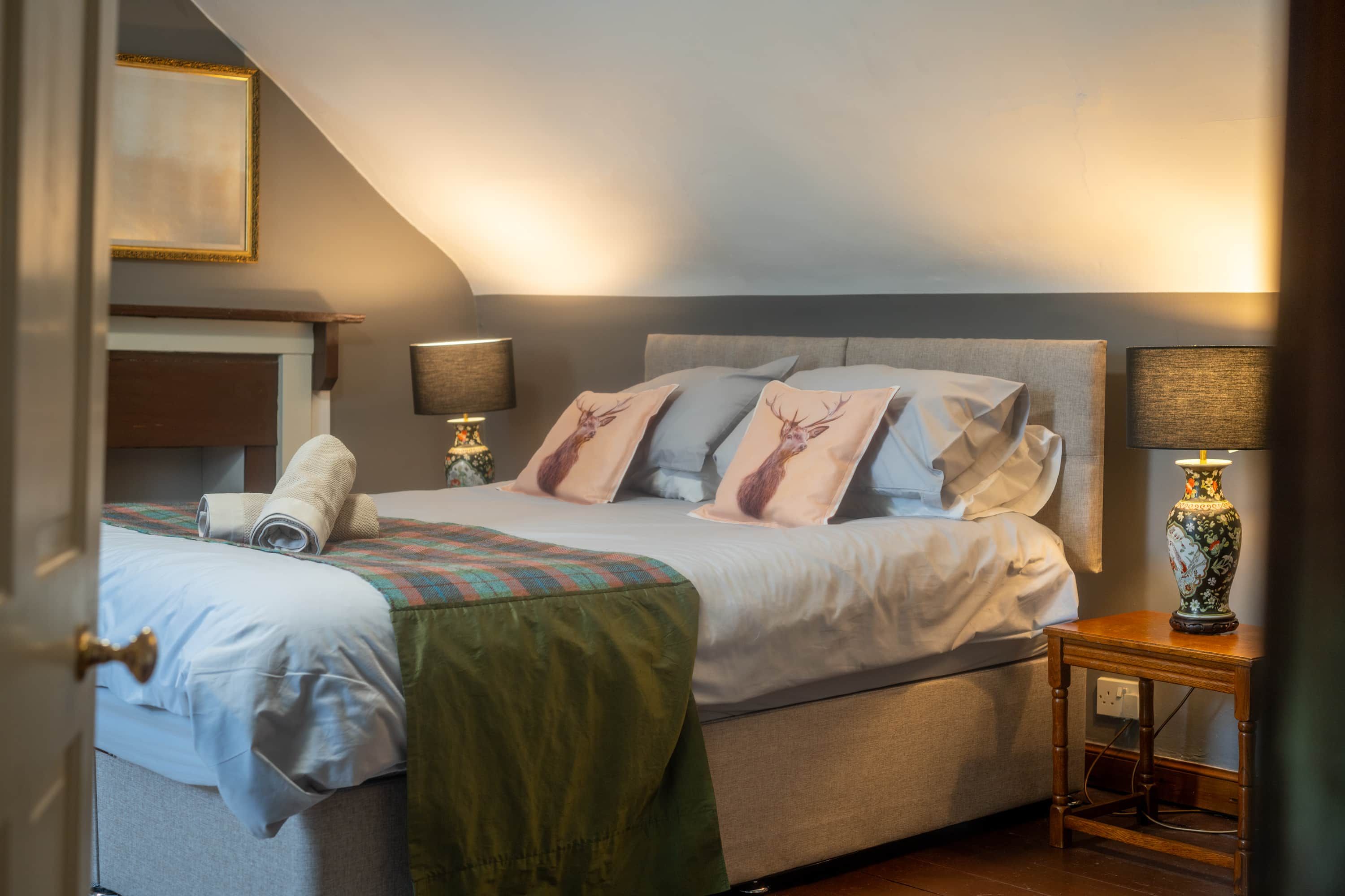 8 bedrooms, desk, iron/ironing board, travel cot
