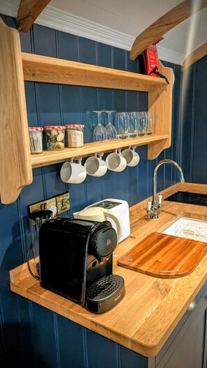 Fridge, stovetop, electric kettle, toaster - Boutique Shepherd Hut w Garden & Outdoor Bath (Stirling)
