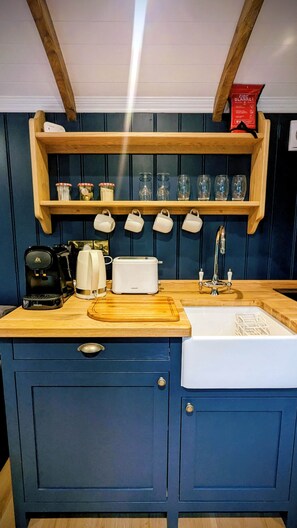 Interior - Boutique Shepherd Hut w Garden & Outdoor Bath (Stirling)