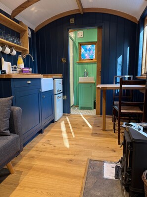Interior - Boutique Shepherd Hut w Garden & Outdoor Bath (Stirling)