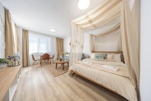 WiFi, bed sheets - Iconic Views • Luxury Retreat in Bratislava Old Town (Bratislavský kraj)