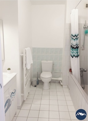 Doccia, asciugacapelli, asciugamani, sapone