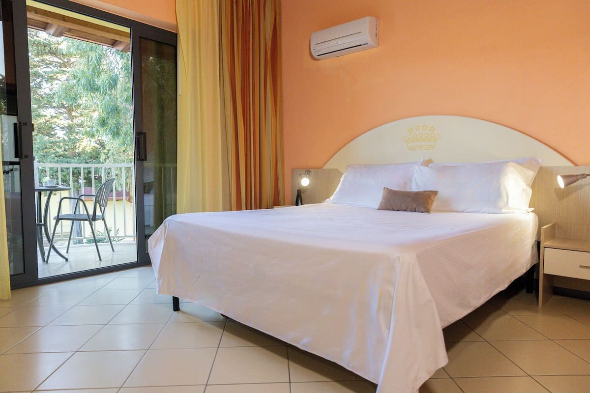 Standard Duplex, Balcony | In-room safe, desk, laptop workspace, free WiFi