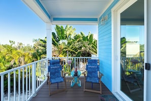 Terrace/patio - Pet Friendly | Easy Beach Access | Bubbles Up🫧 (Fort Myers Beach)