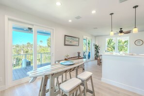Interior - Pet Friendly | Easy Beach Access | Bubbles Up🫧 (Fort Myers Beach)