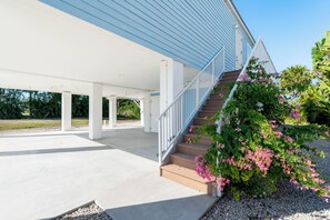 Property grounds - Pet Friendly | Easy Beach Access | Bubbles Up🫧 (Fort Myers Beach)