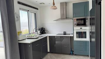 Micro-ondes, four, plaque de cuisson, lave-vaisselle