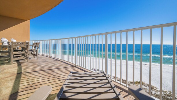 Outdoor dining - Phoenix Orange Beach 601 (Orange Beach)