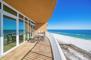 Outdoor dining - Phoenix Orange Beach 601 (Orange Beach)