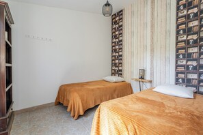 3 bedrooms, iron/ironing board, WiFi, bed sheets - Gîte Maguelone (Lavérune)