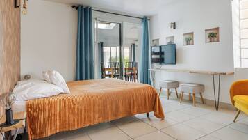 3 chambres, fer et planche à repasser, Wi-Fi, draps fournis