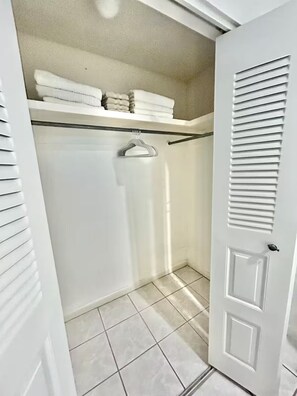 Hair dryer, towels, soap, toilet paper - Vacation home, Pool, Gazebo, yard. Entire home in Gainesville, Florida (Gainesville)