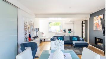 Televisión, chimenea