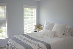 4 bedrooms, desk, iron/ironing board, WiFi - Irene's Hideaway (Tisbury)