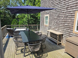 Outdoor dining - Irene's Hideaway (Tisbury)