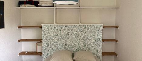4 bedrooms, bed sheets