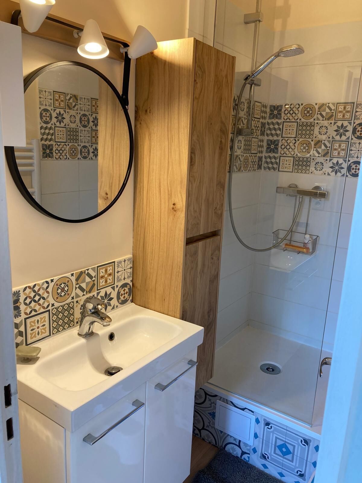 Dusche, Handtücher, Toilettenpapier