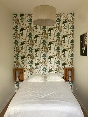 4 bedrooms, bed sheets