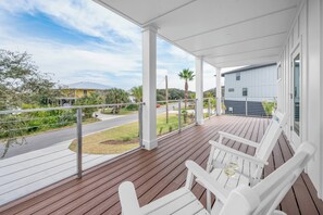 Terrace/patio - Pet-Friendly Beachside Family Stay with Mini Golf in St. Augustine (St. Augustine)