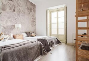4 slaapkamers, een bureau, een strijkplank/strijkijzer, gratis wifi