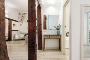 Interior - Spacious 4-Bedroom Family Apartment in La Latina with Balconies & Luxury Comfort (Madrid)