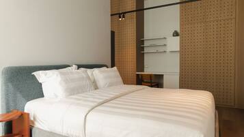 Escrivaninha, ferros/tábuas de passar roupa, Wi-Fi de cortesia