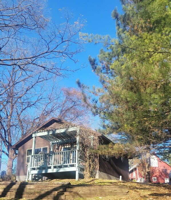 Exterior - River Rail Retreats Deluxe Cabin with whirlpool jacuzzi at Palisades (Savanna)