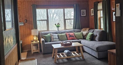 River Rail Retreats Deluxe Cabin with whirlpool jacuzzi at Palisades