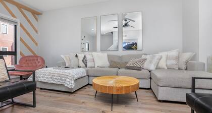 Cozy 2-bedroom river walk townhome in superb South Bend with AC