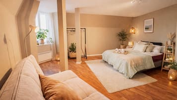 Room, 1 Bedroom | Living room