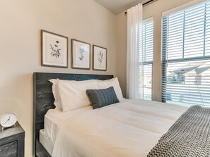 4 slaapkamers, een strijkplank/strijkijzer, gratis wifi, beddengoed