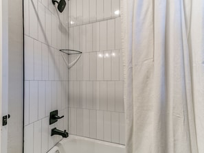 Shower, towels - Richardson Retreat - A Home Ready When You Need It (Warr acres)