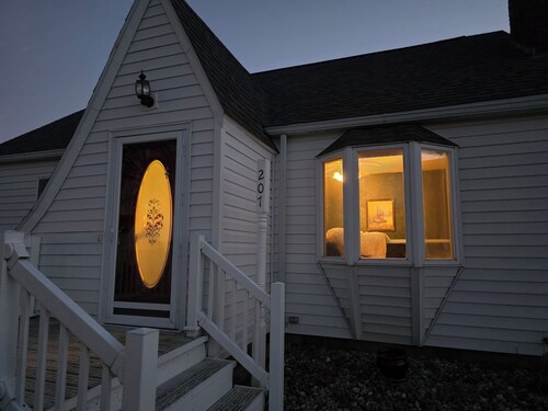 Charming Cozy Home - Relax & Recharge