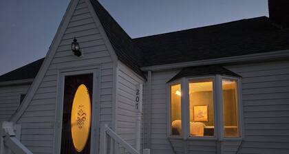 Charming Cozy Home - Relax & Recharge
