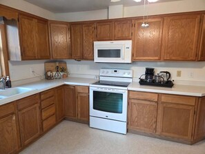 Mikroaaltouuni, uuni, liesi