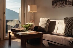 Living area - Apartment Maria - Bright apartment on the 2nd floor for a relaxing vacation (Schenna)