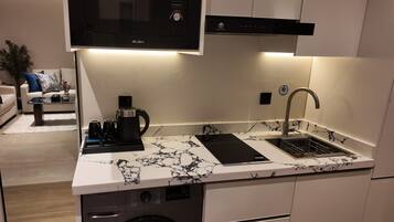 Dupleks | Privat køkken | Mikrobølgeovn, kogeplade, køkkentøj/tallerkener/redskaber