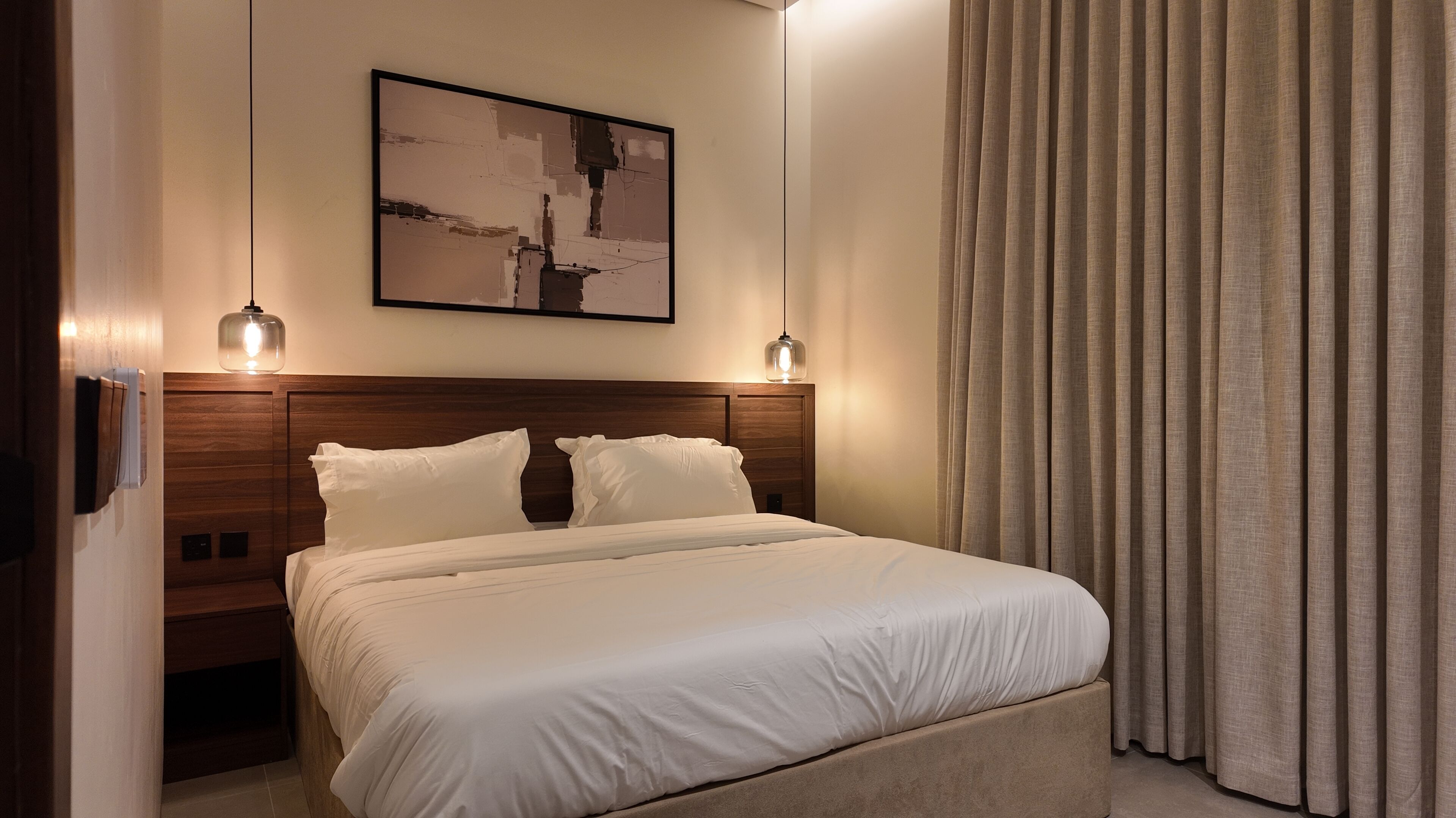 Caja de seguridad en la habitación y escritorio 