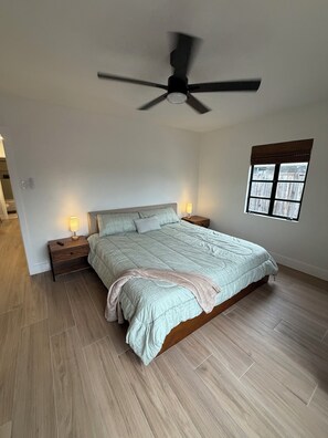 3 bedrooms, desk, iron/ironing board, travel cot