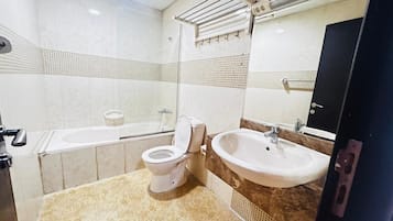 Combined shower/bathtub, towels, toilet paper
