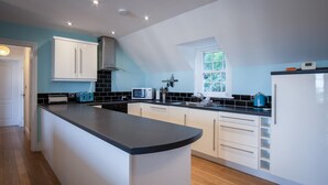 Unclassified image, 3 of 49, button - Bayview 2 - 2 Bedroom Cottage - Penally (Tenby)