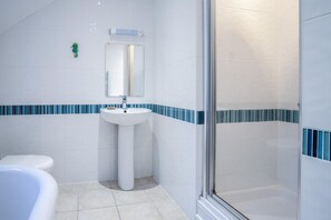 Sumarhús (2 Bedrooms) | Baðherbergi | Handklæði