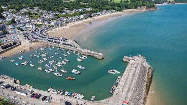 A coastal town with a marina, sandy beach, and residential area. - Avalon - Luxurious 4 Bedroom - Saundersfoot (Saundersfoot)